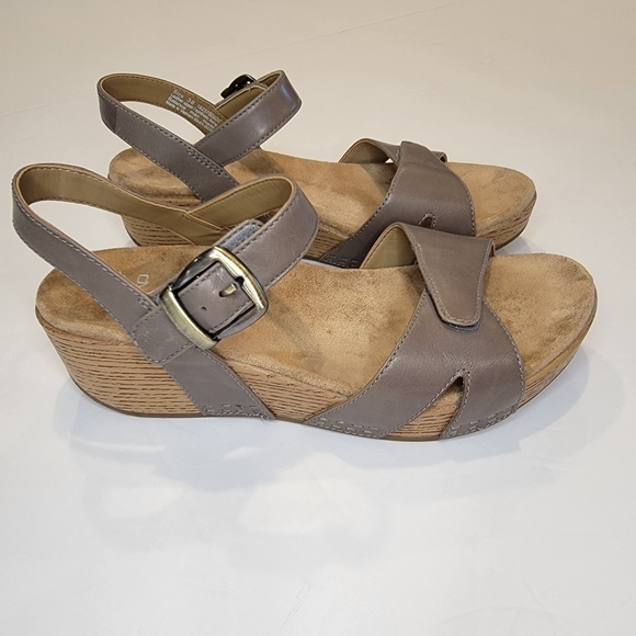Dansko Laurie Leather Wedge Sandal Taupe Sz Euro 38 (US 7.5-8) Style 1823790600 - Picture 4 of 15